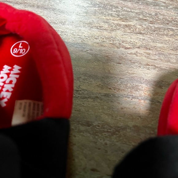 Disney’s Mickey Mouse set of hat and slippers for toddlers - Picture 11 of 11